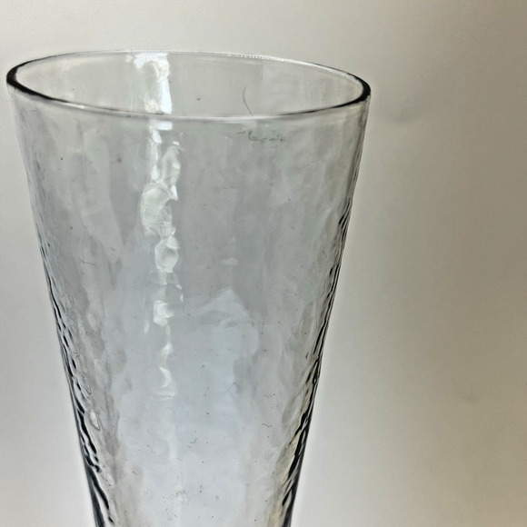 Artland Prescott‎ Hammered Glass Champagne Flutes Weighted Bottom Pink Set Of 2 - Picture 3 of 7